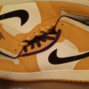 Jordan 1 mid lakers